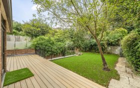 West Heath Road London NW3 7UU