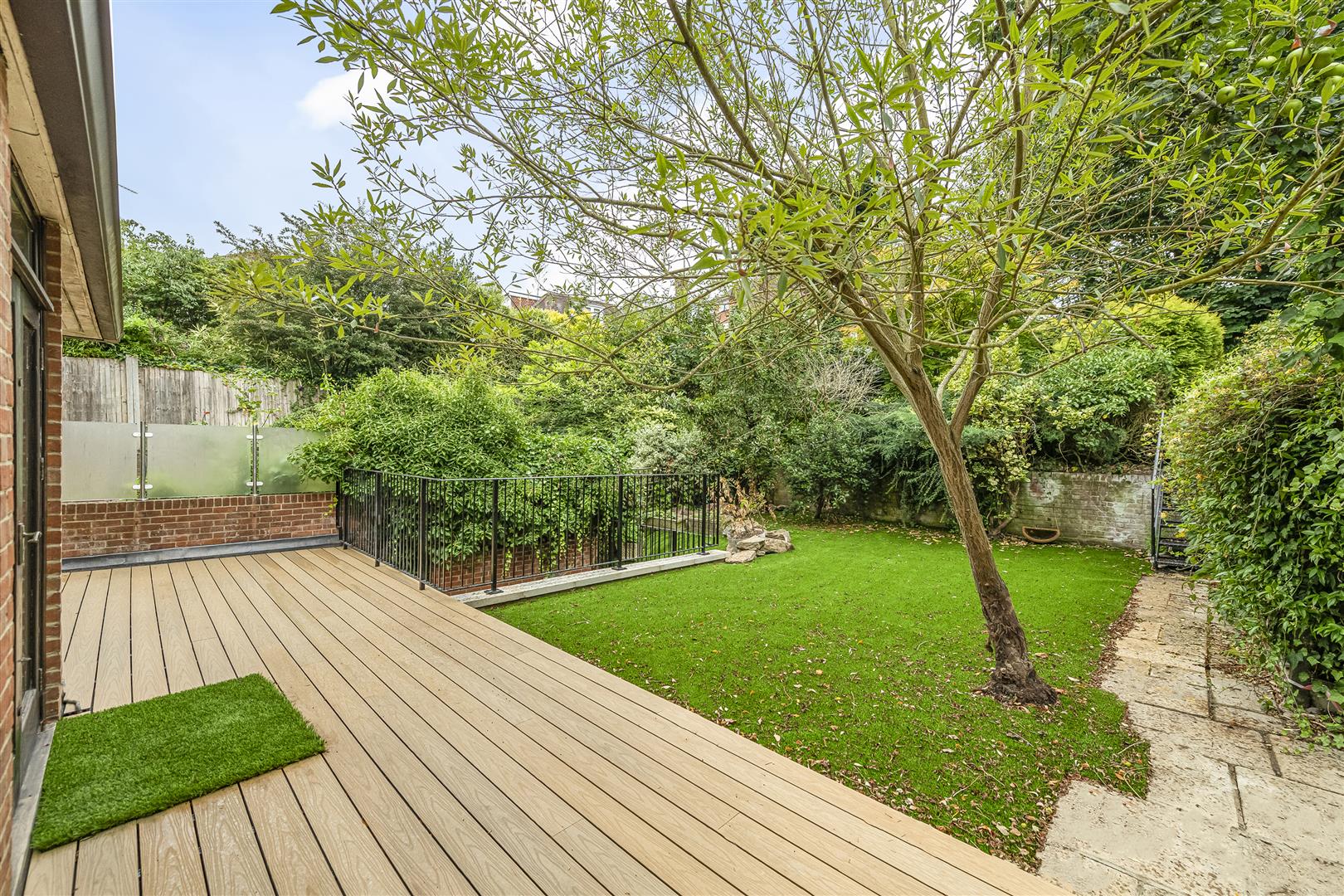 West Heath Road London NW3 7UU