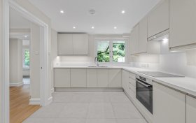 West Heath Road London NW3 7UU