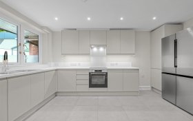 West Heath Road London NW3 7UU