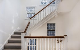 Frognal Lane Hampstead NW3 7DT