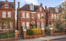 Lindfield Gardens, Hampstead, NW3 6PX
