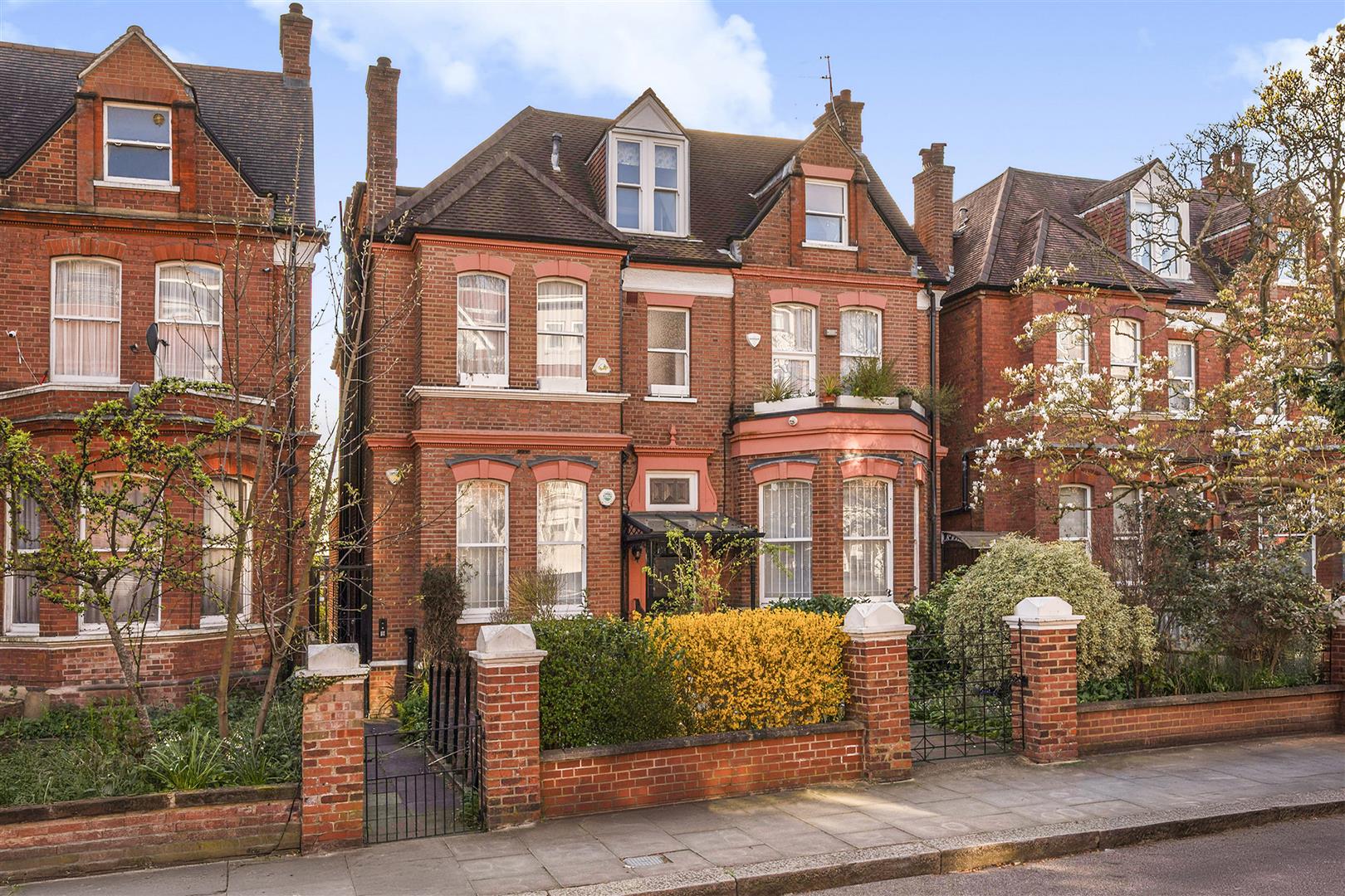 Lindfield Gardens, Hampstead, NW3 6PX