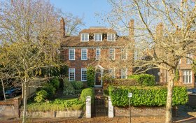 Templewood Avenue Hampstead NW3 7UY