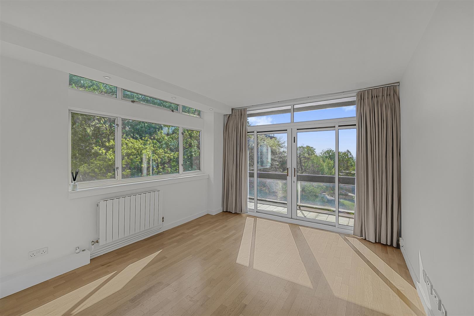 Oak Hill Park, Hampstead, NW3 7LH