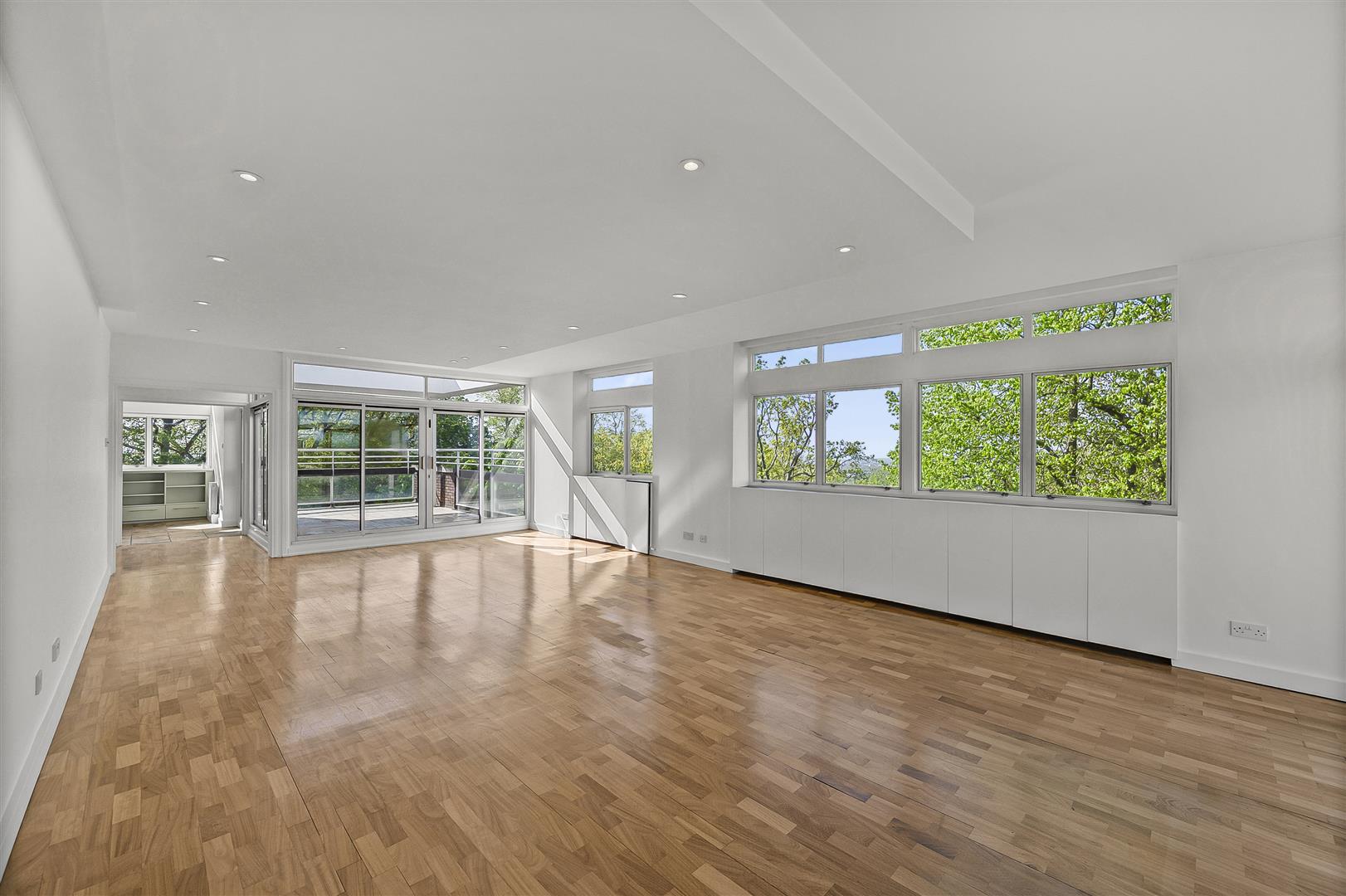 Oak Hill Park, Hampstead, NW3 7LH