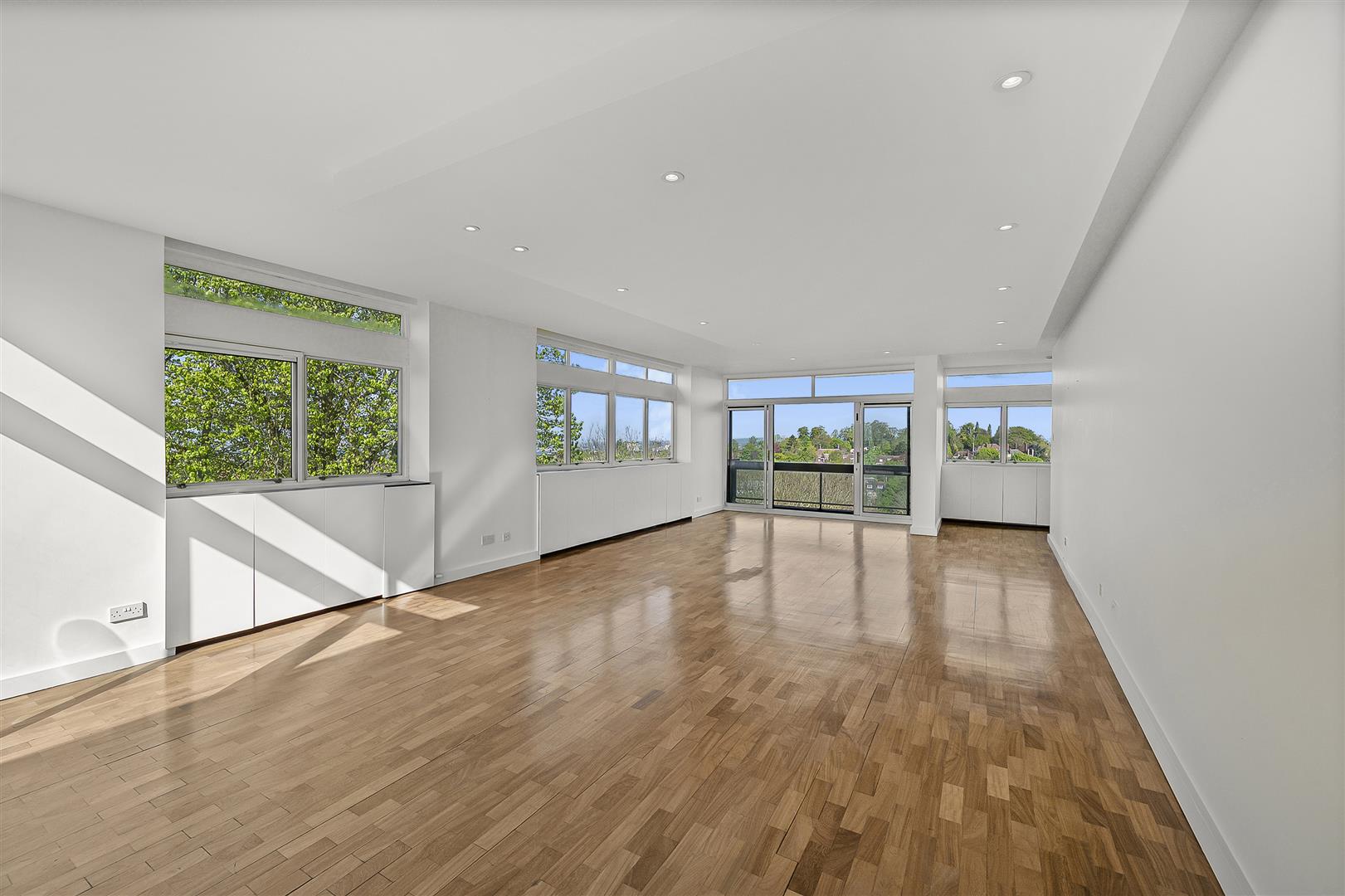 Oak Hill Park, Hampstead, NW3 7LH