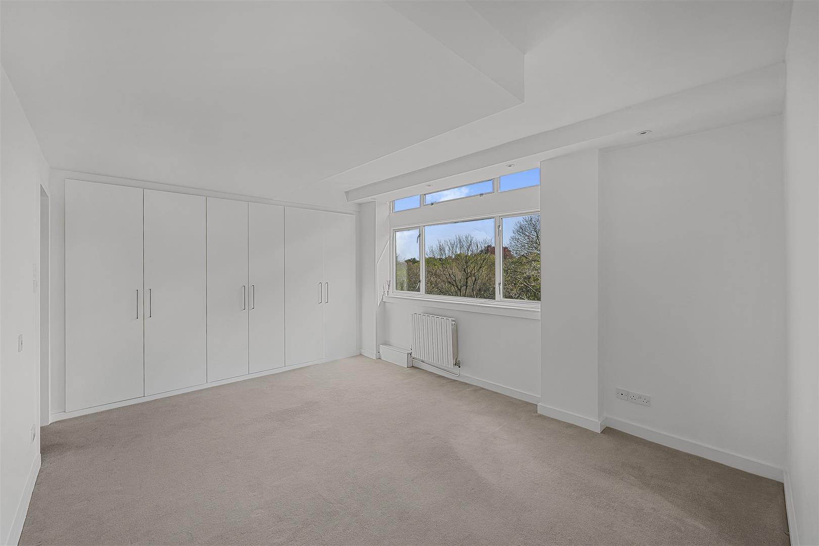 Oak Hill Park, Hampstead, NW3 7LH