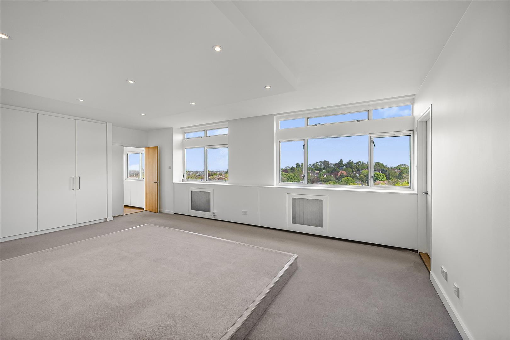 Oak Hill Park, Hampstead, NW3 7LH