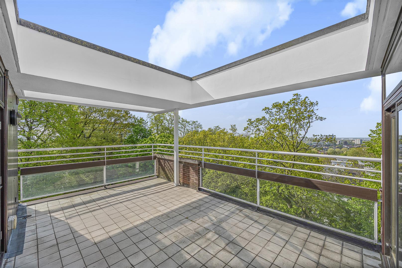 Oak Hill Park, Hampstead, NW3 7LH