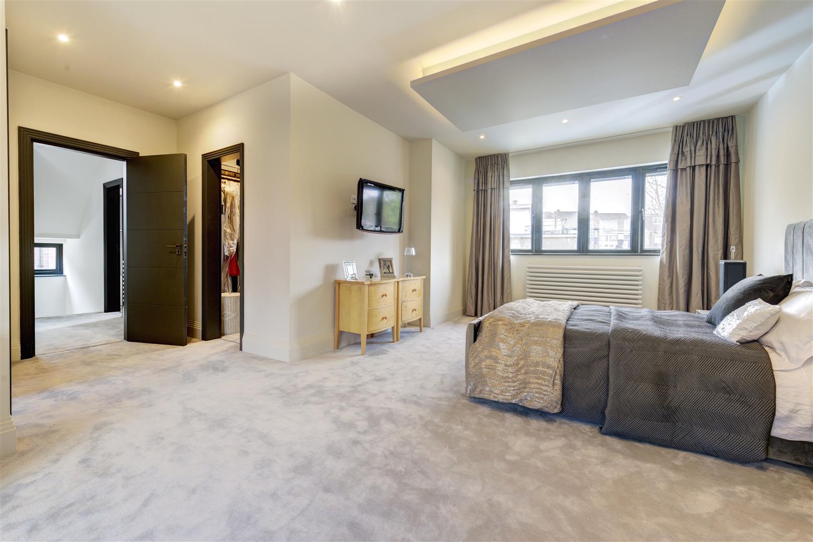 West Heath Gardens, Hampstead, NW3 7TR