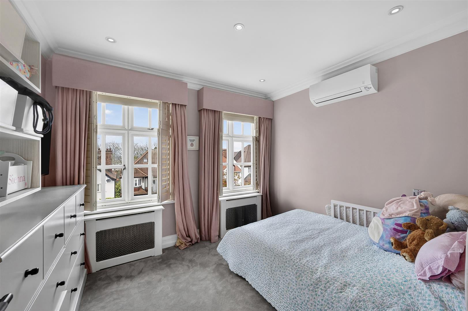 West Heath Road, London, NW3 7TN