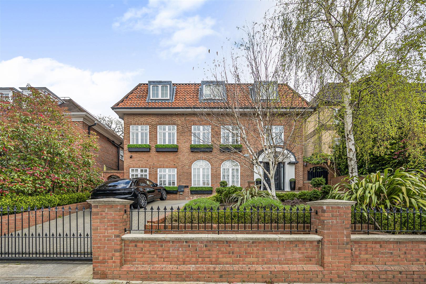 West Heath Road, London, NW3 7TN