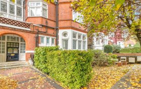 Frognal, Hampstead, NW3 6AR
