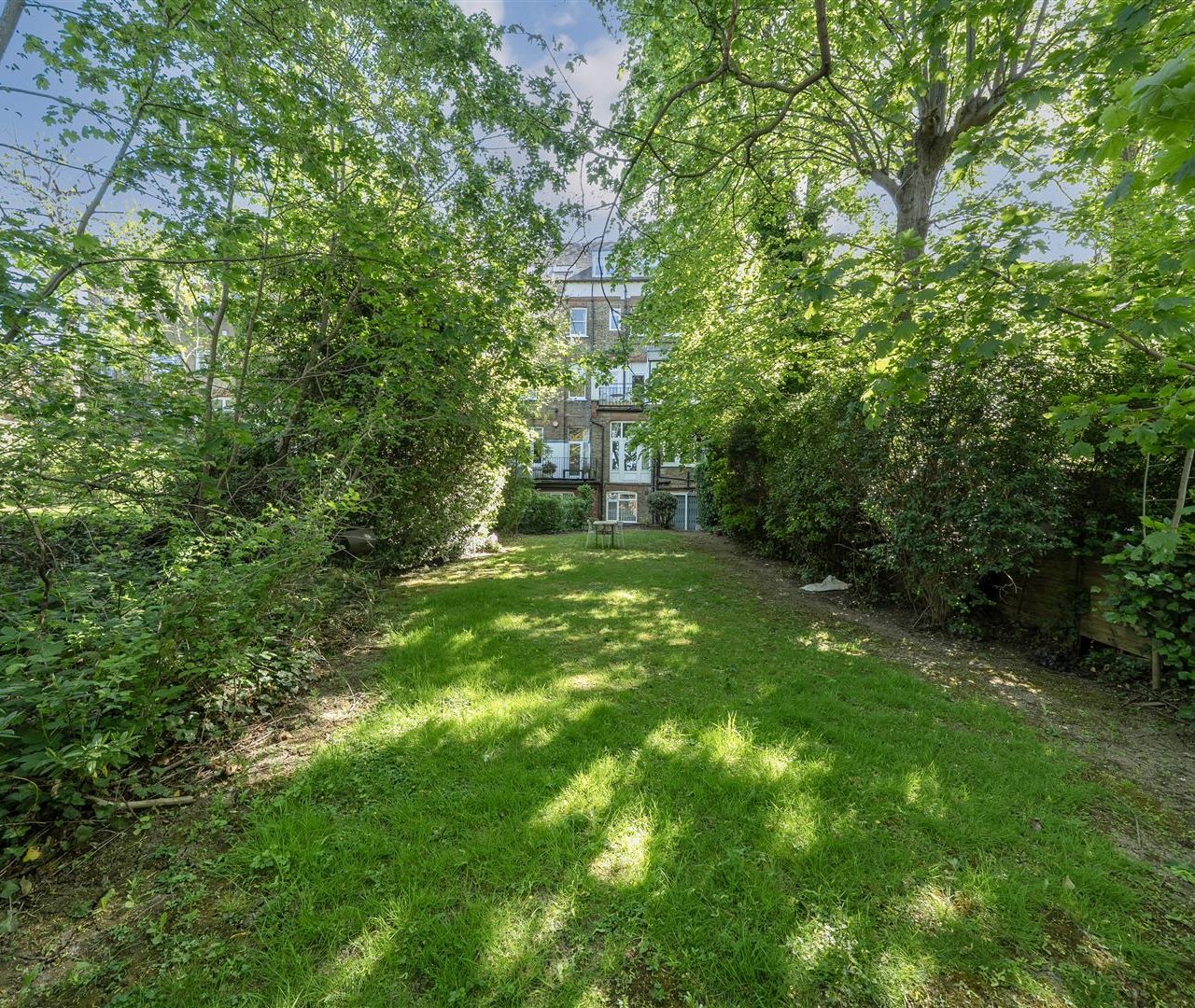 Frognal, Hampstead, NW3 6AR