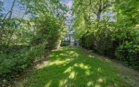 Frognal, Hampstead, NW3 6AR