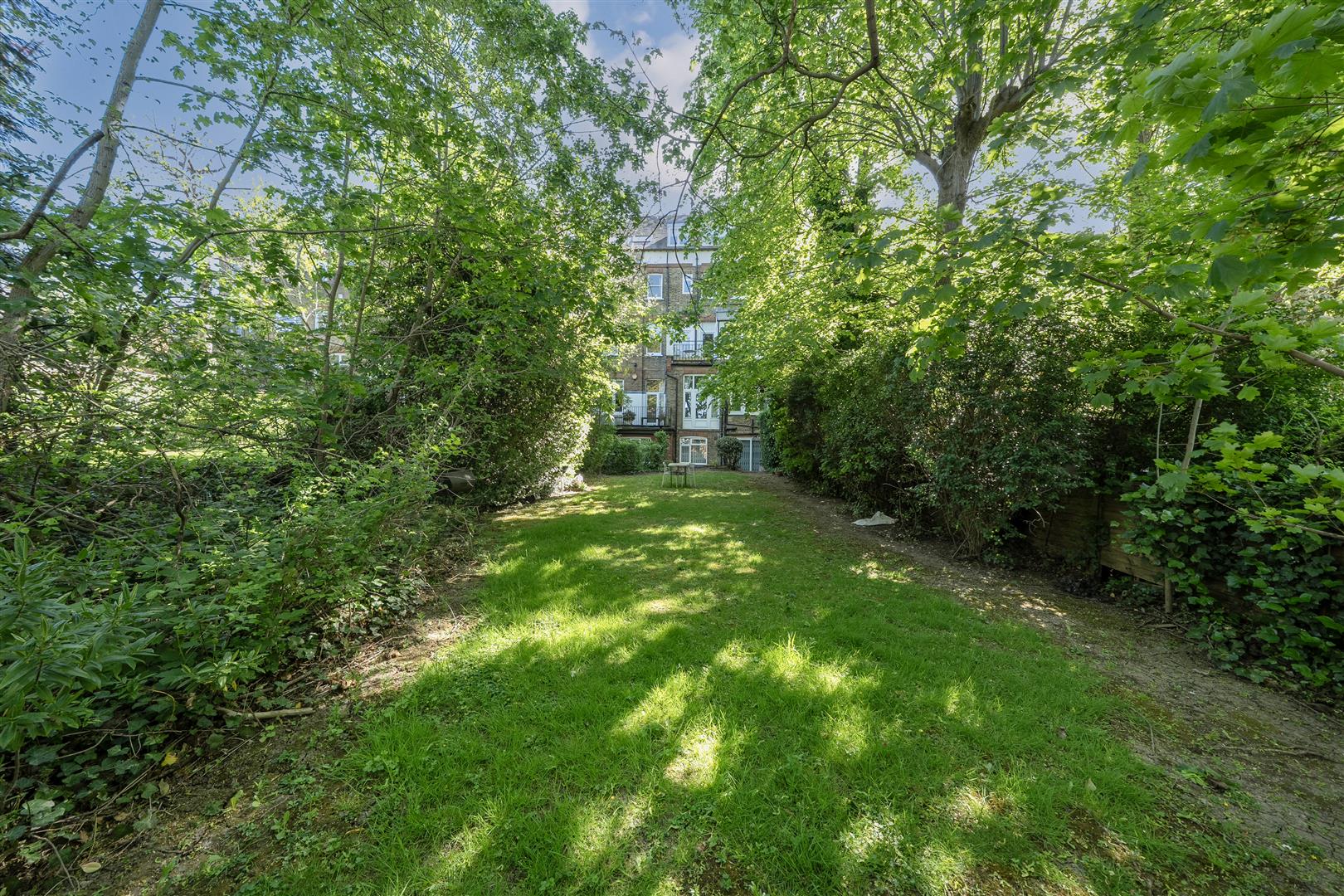 Frognal, Hampstead, NW3 6AR