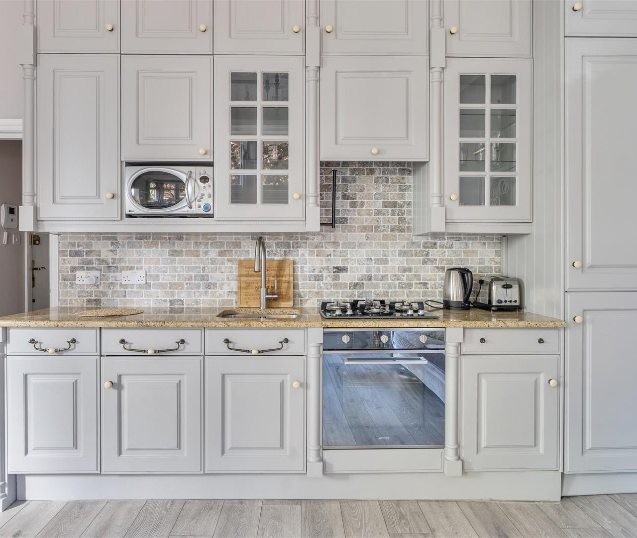 Frognal, Hampstead, NW3 6AR