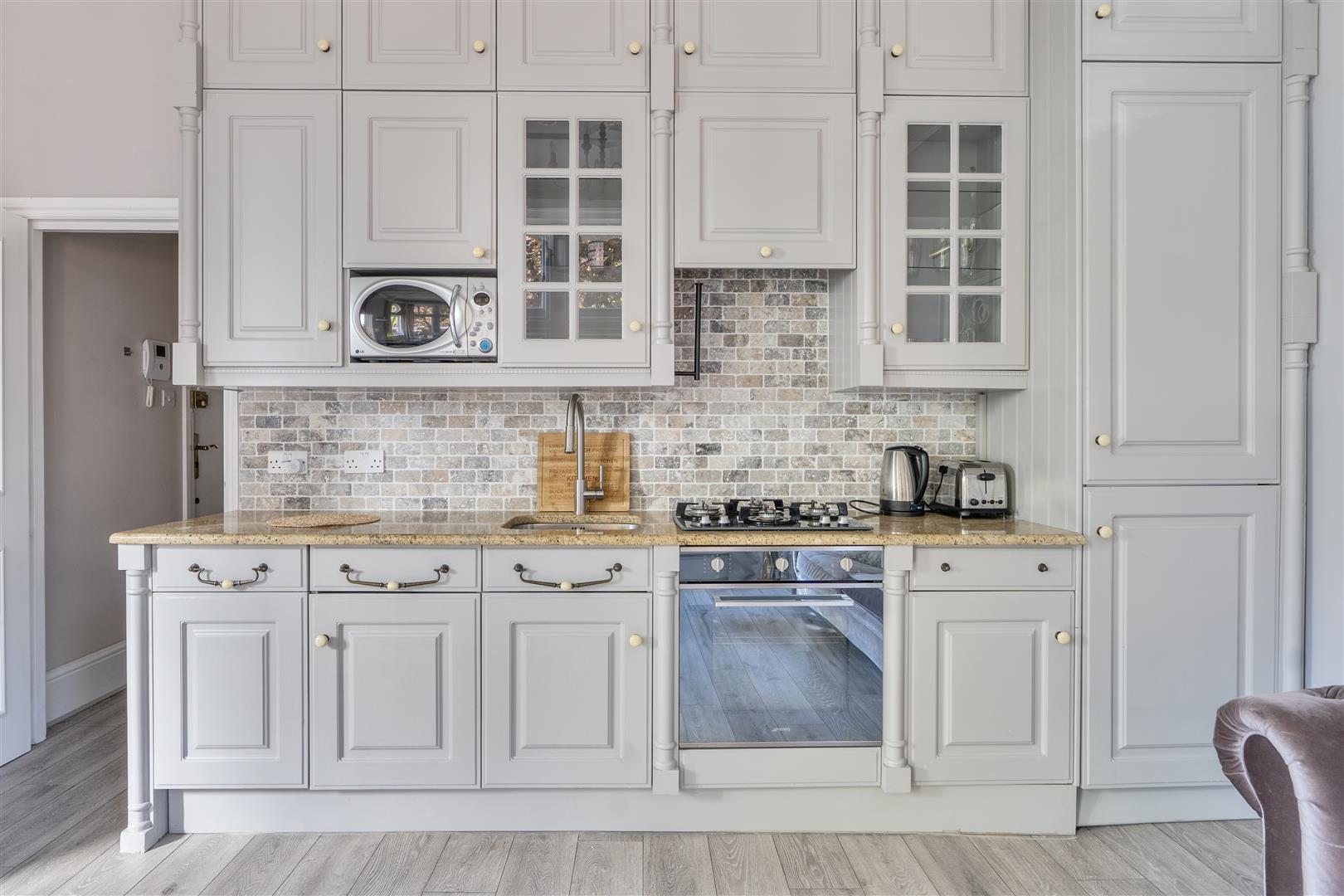 Frognal, Hampstead, NW3 6AR
