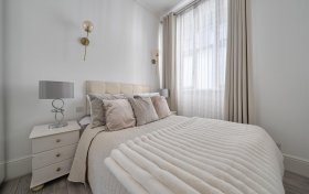 Frognal, Hampstead, NW3 6AR