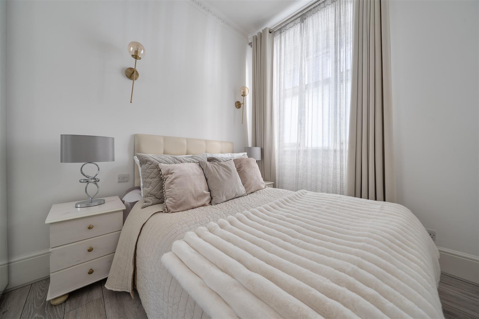 Frognal, Hampstead, NW3 6AR
