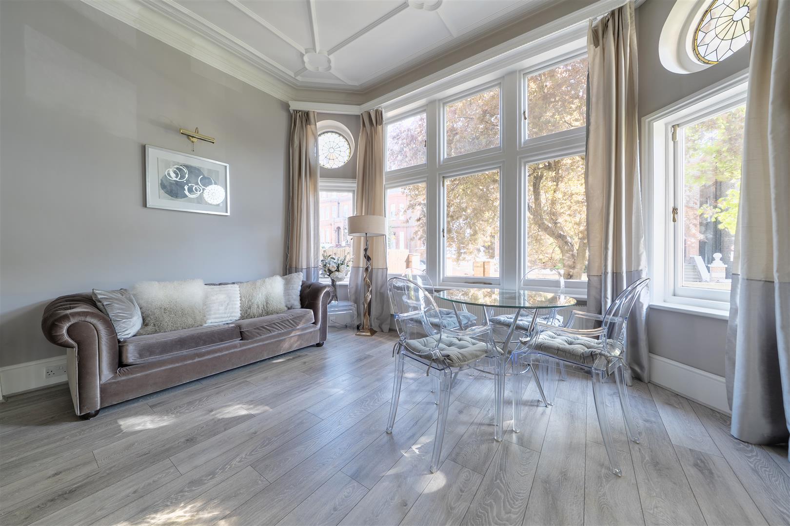 Frognal, Hampstead, NW3 6AR