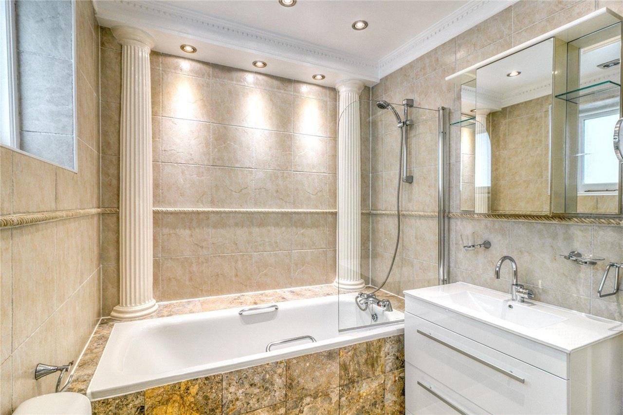Frognal, Hampstead, NW3 6AR