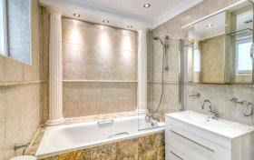 Frognal, Hampstead, NW3 6AR