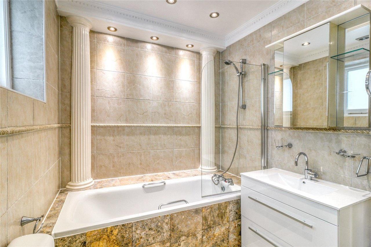 Frognal, Hampstead, NW3 6AR