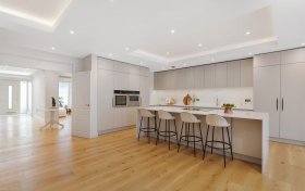 Hocroft Road, The Hocrofts, NW2 2BL