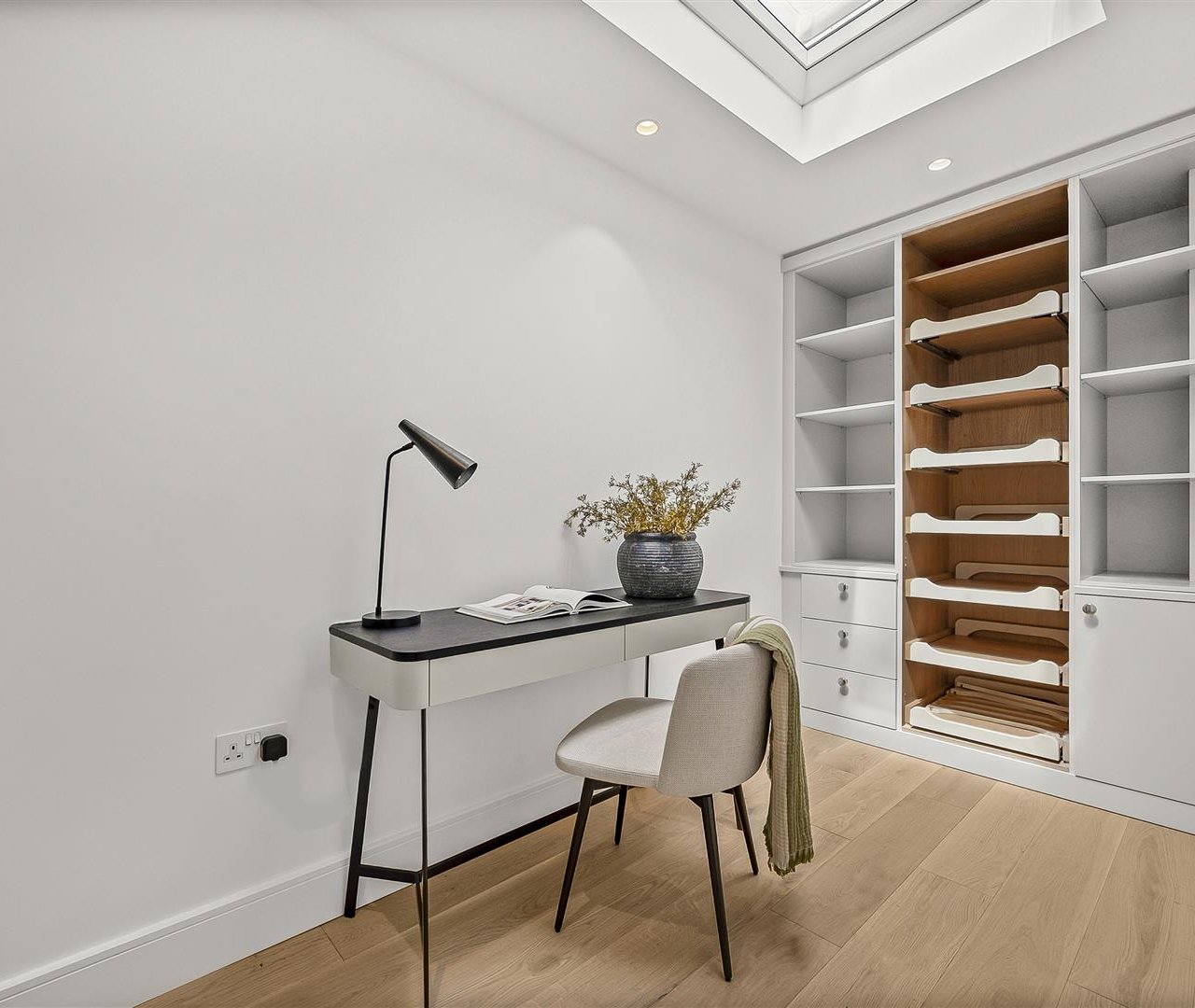 Belsize Lane, Belsize Park, NW3 5BB