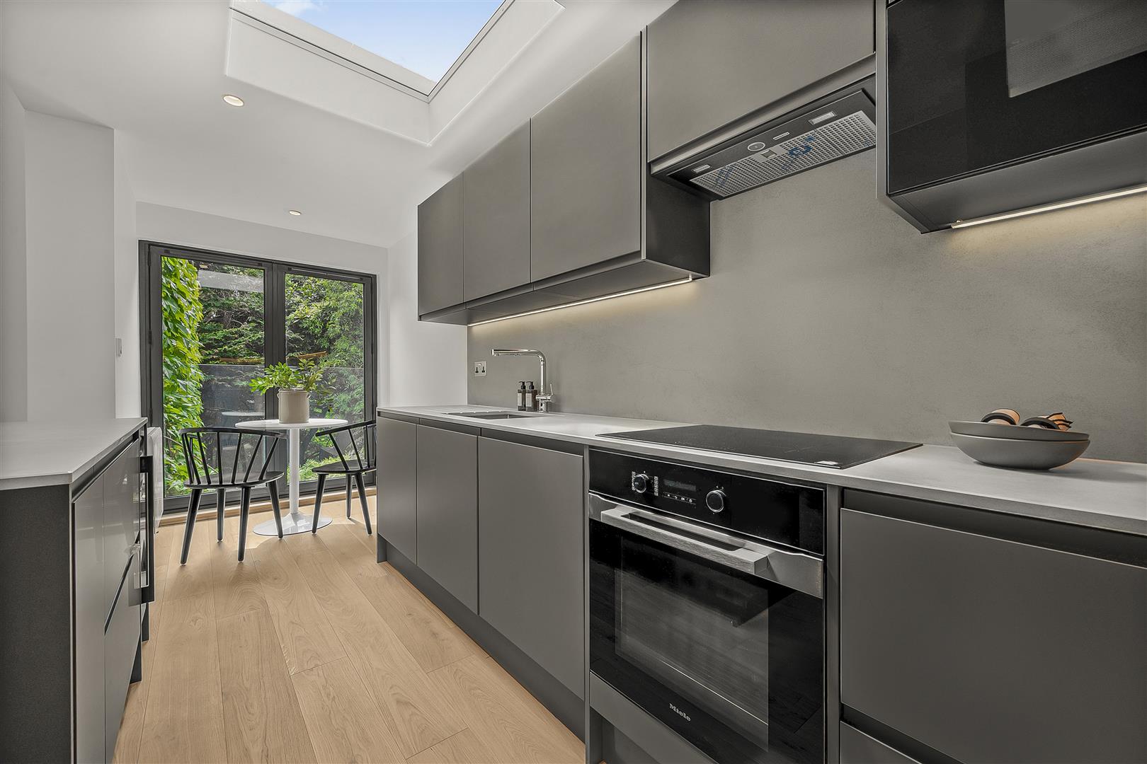 Belsize Lane, Belsize Park, NW3 5BB