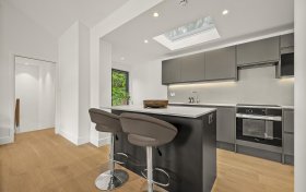 Belsize Lane, Belsize Park, NW3 5BB