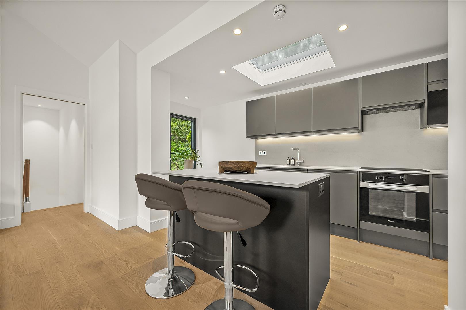 Belsize Lane, Belsize Park, NW3 5BB