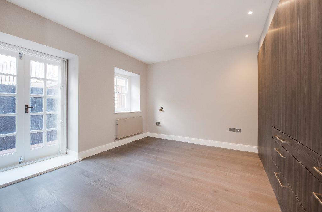 Lyndhurst Road, Hampstead, NW3 5PB