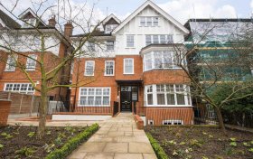 Lyndhurst Road, Hampstead, NW3 5PB