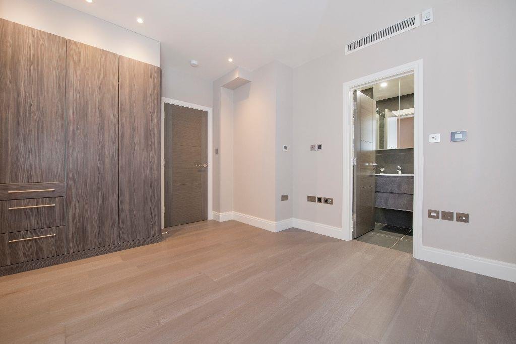 Lyndhurst Road, Hampstead, NW3 5PB