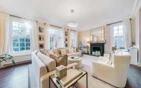 Redington Gardens, London, NW3 7SA