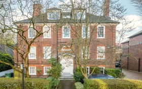 Redington Gardens, London, NW3 7SA