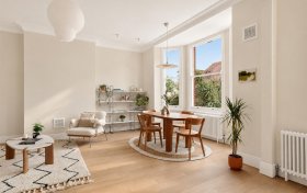 Frognal, Hampstead, NW3 6AG