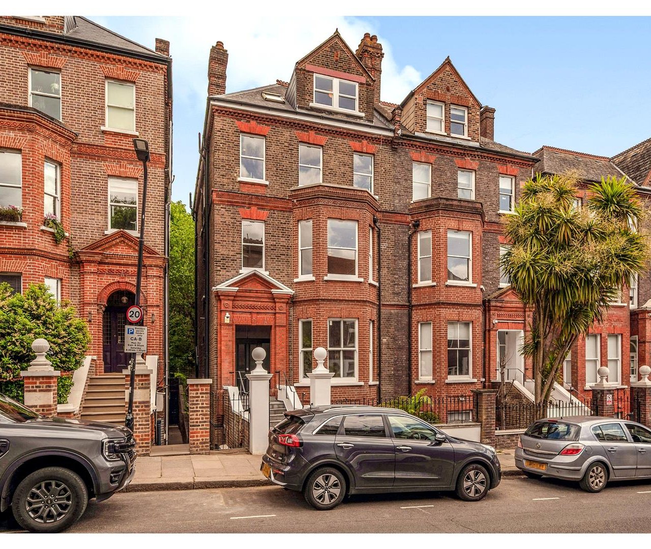 Frognal, Hampstead, NW3 6AG