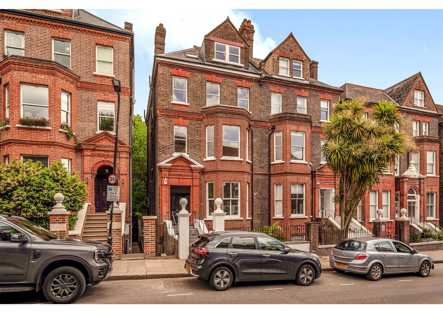 Frognal, Hampstead, NW3 6AG