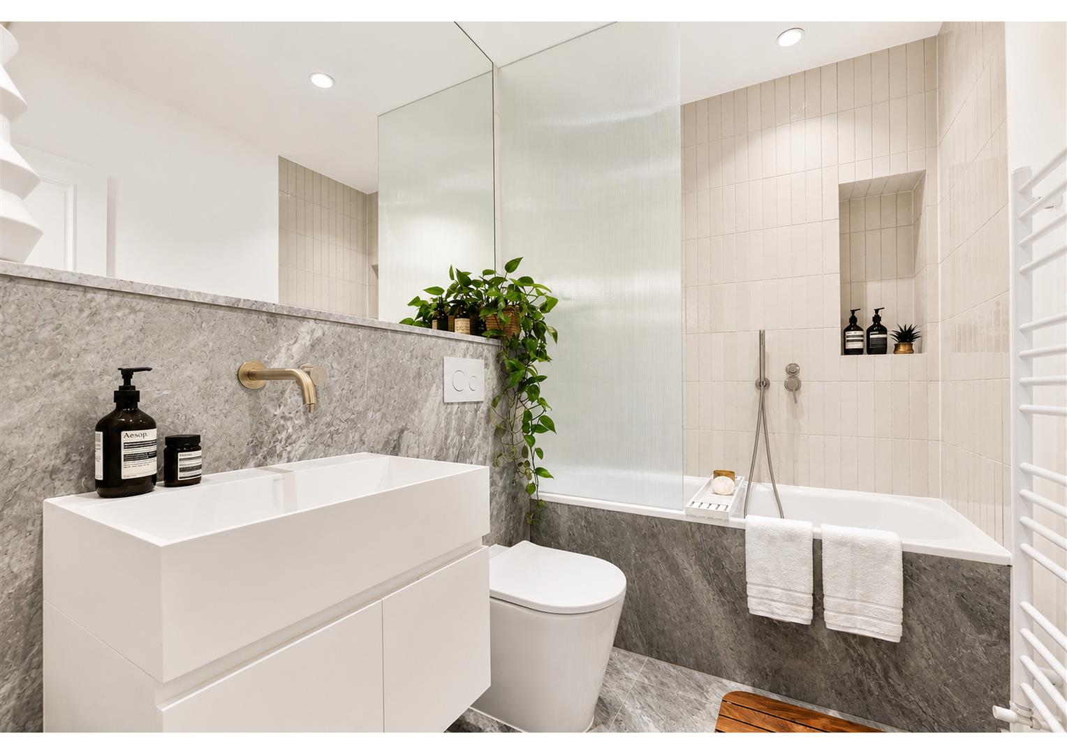 Frognal, Hampstead, NW3 6AG