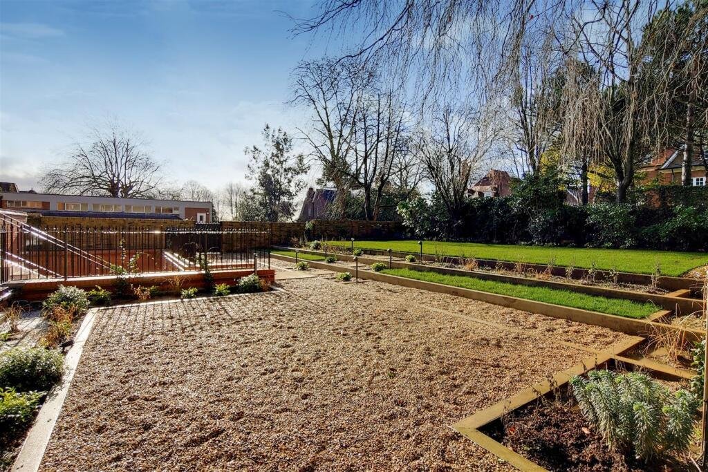 Fitzjohns Avenue, Hampstead, NW3 6PH