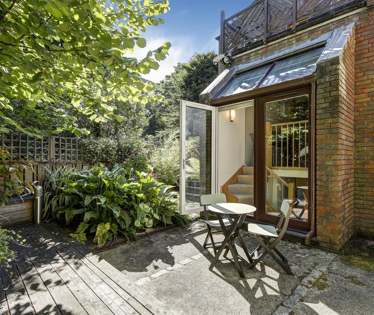 Mansion Gardens, Hampstead, NW3 7NG