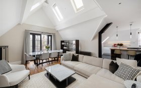 Frognal Gardens, Hampstead Village, NW3 6UX