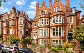 Frognal Gardens, Hampstead Village, NW3 6UX