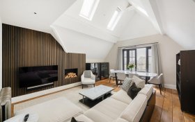 Frognal Gardens, Hampstead Village, NW3 6UX