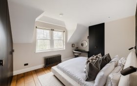 Frognal Gardens, Hampstead Village, NW3 6UX