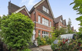 Lindfield Gardens, London, NW3 6PX
